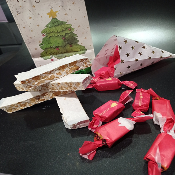 Image de nougat pour illustrer un article de blog sur la recette du nougat par Le Fouet Enchanté.