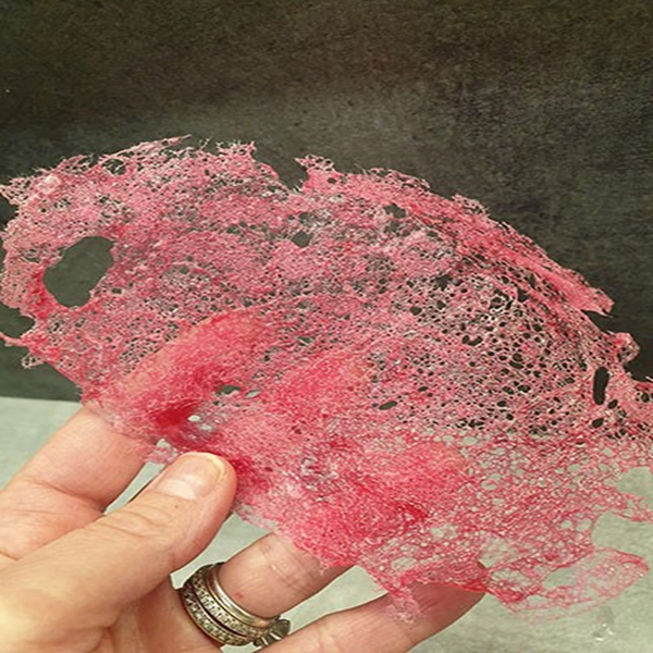 Image d'une décoration de gâteau appelée dentelle wafer paper, créée par Le Fouet Enchanté.