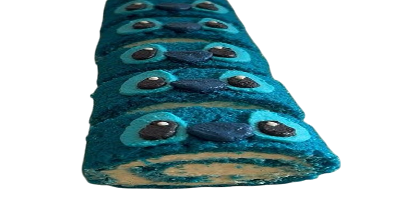 Image d'un gâteau "roulé Stitch" réalisé lors d'un atelier de cours de pâtisserie dispensé par Le Fouet Enchanté.